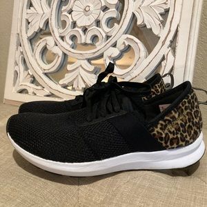 New Balance cheetah print tennis 6.5